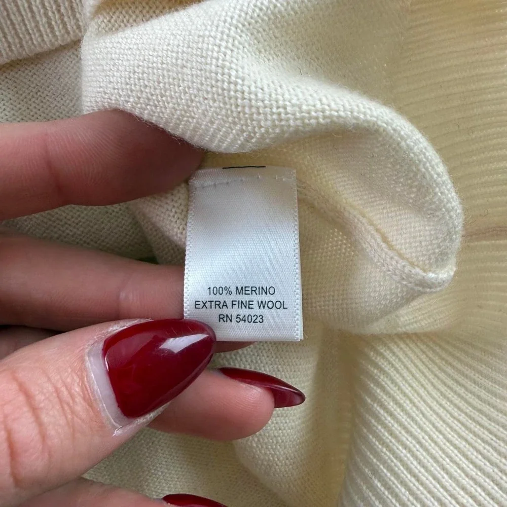 Banana Republic 100% Extra Fine Merino Wool V-Neck Cream Mens L Old Money Preppy